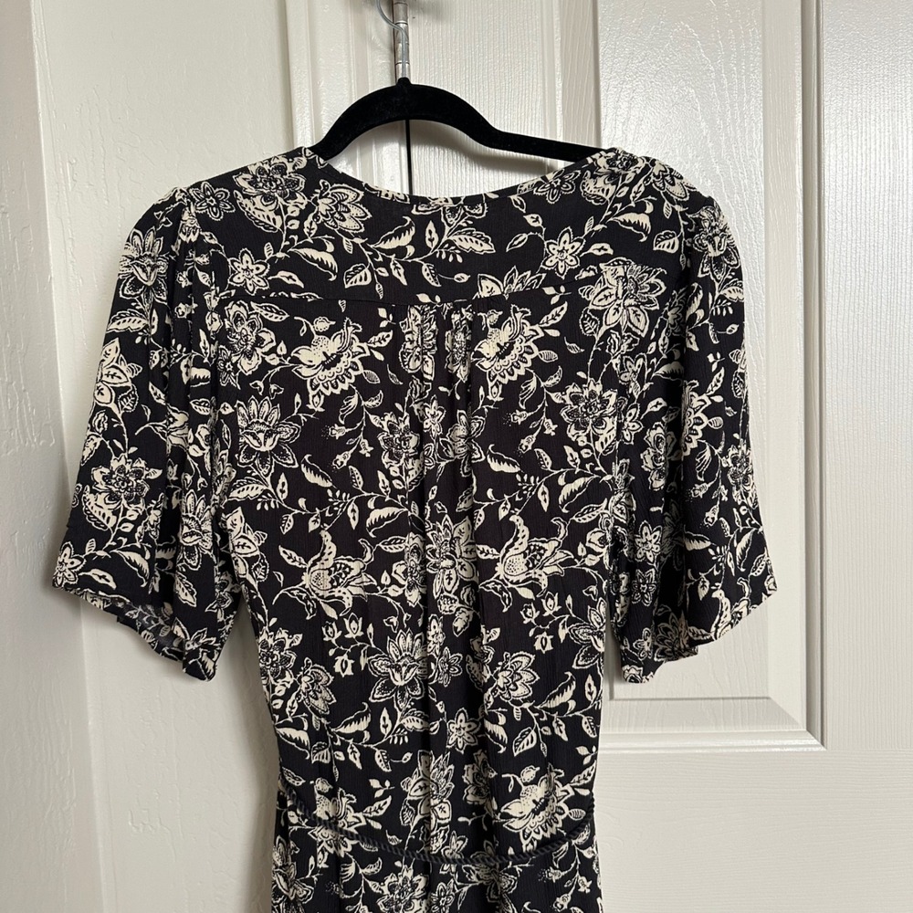 Title: Faherty Orinda Tie Waist Button-Up Crepe Mini Dress - Charcoal Chiyoda  S - Picture 7 of 12
